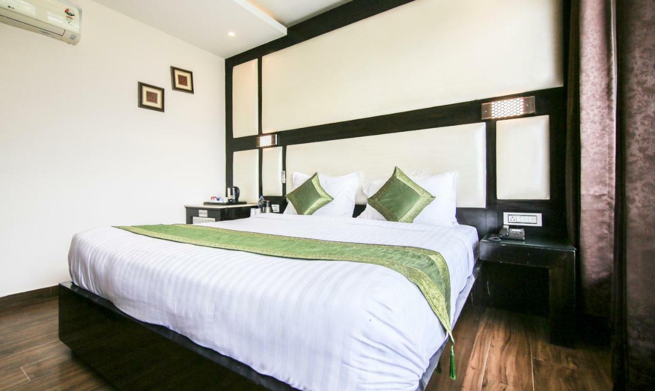 Lavish Inn Дармсала Экстерьер фото
